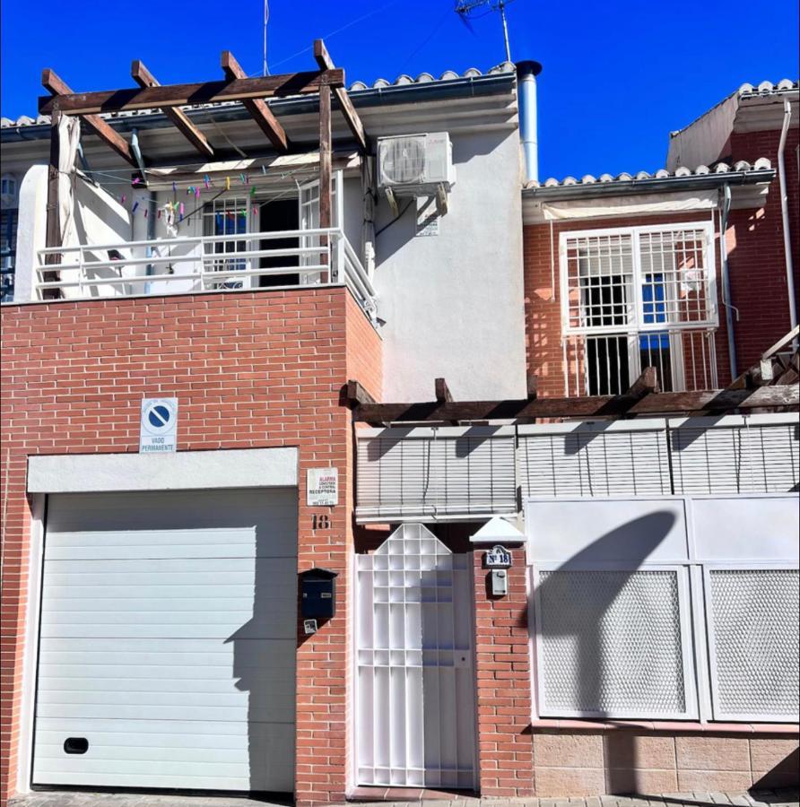 Апартаменти Casa Ideal Familias Y Grupos Con Balcones Exterior Soleada Patios Cerca Alhambra, Sierra Nevada, Rio Genil, Lancha Del Genil, Parque Llano Y Reloj Del Sol Con Barbacoas, Campo De Futbol, Circuito Gimnasia Гранада Екстер'єр фото