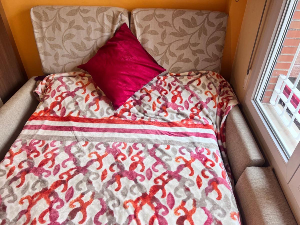 Апартаменти Casa Ideal Familias Y Grupos Con Balcones Exterior Soleada Patios Cerca Alhambra, Sierra Nevada, Rio Genil, Lancha Del Genil, Parque Llano Y Reloj Del Sol Con Barbacoas, Campo De Futbol, Circuito Gimnasia Гранада Екстер'єр фото