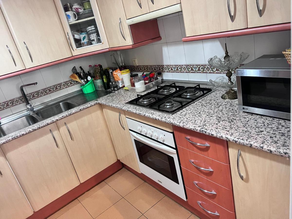 Апартаменти Casa Ideal Familias Y Grupos Con Balcones Exterior Soleada Patios Cerca Alhambra, Sierra Nevada, Rio Genil, Lancha Del Genil, Parque Llano Y Reloj Del Sol Con Barbacoas, Campo De Futbol, Circuito Gimnasia Гранада Екстер'єр фото