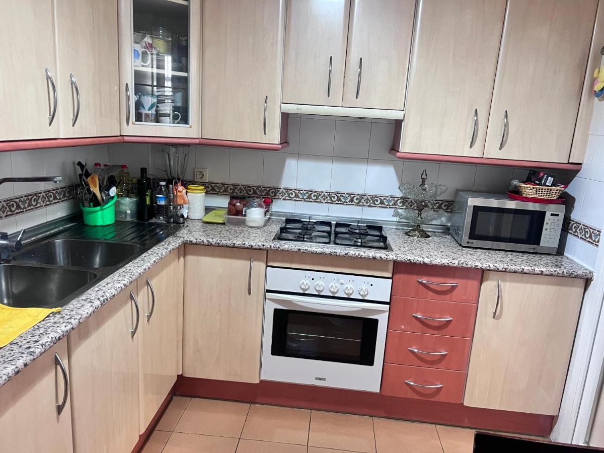 Апартаменти Casa Ideal Familias Y Grupos Con Balcones Exterior Soleada Patios Cerca Alhambra, Sierra Nevada, Rio Genil, Lancha Del Genil, Parque Llano Y Reloj Del Sol Con Barbacoas, Campo De Futbol, Circuito Gimnasia Гранада Екстер'єр фото