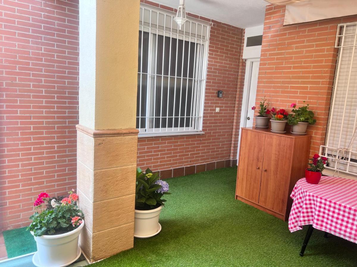 Апартаменти Casa Ideal Familias Y Grupos Con Balcones Exterior Soleada Patios Cerca Alhambra, Sierra Nevada, Rio Genil, Lancha Del Genil, Parque Llano Y Reloj Del Sol Con Barbacoas, Campo De Futbol, Circuito Gimnasia Гранада Екстер'єр фото