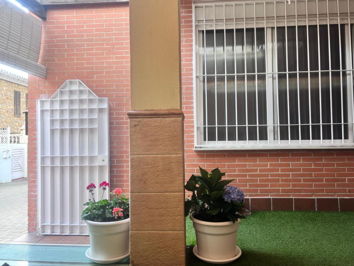 Апартаменти Casa Ideal Familias Y Grupos Con Balcones Exterior Soleada Patios Cerca Alhambra, Sierra Nevada, Rio Genil, Lancha Del Genil, Parque Llano Y Reloj Del Sol Con Barbacoas, Campo De Futbol, Circuito Gimnasia Гранада Екстер'єр фото