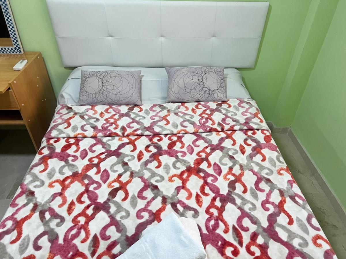 Апартаменти Casa Ideal Familias Y Grupos Con Balcones Exterior Soleada Patios Cerca Alhambra, Sierra Nevada, Rio Genil, Lancha Del Genil, Parque Llano Y Reloj Del Sol Con Barbacoas, Campo De Futbol, Circuito Gimnasia Гранада Екстер'єр фото