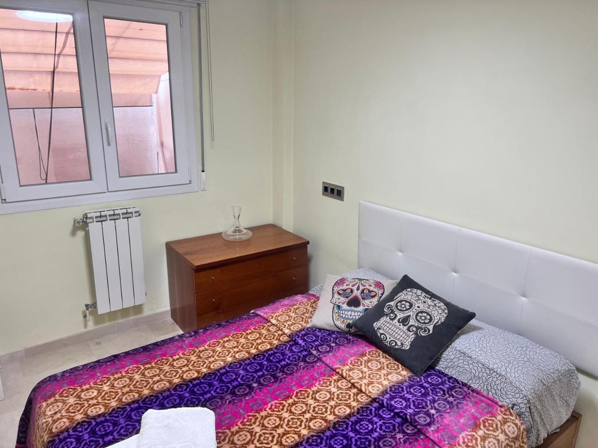 Апартаменти Casa Ideal Familias Y Grupos Con Balcones Exterior Soleada Patios Cerca Alhambra, Sierra Nevada, Rio Genil, Lancha Del Genil, Parque Llano Y Reloj Del Sol Con Barbacoas, Campo De Futbol, Circuito Gimnasia Гранада Екстер'єр фото